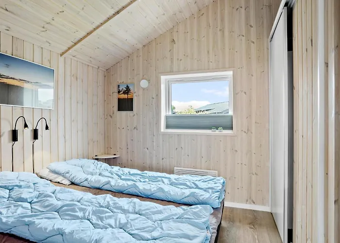 בית נופש 3 Bedroom Awesome In פאבורג