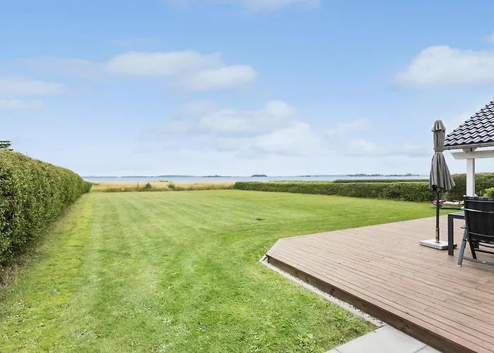 3 Bedroom Awesome In בית נופש