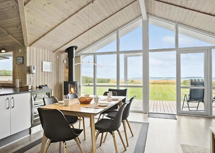 בית נופש 3 Bedroom Awesome In פאבורג