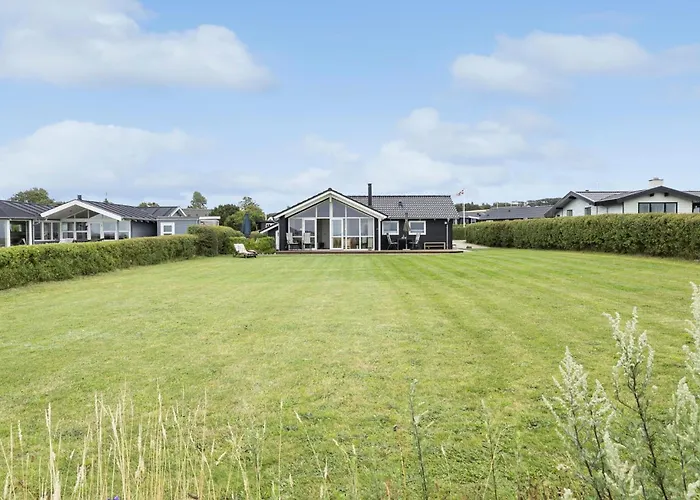 בית נופש 3 Bedroom Awesome In *