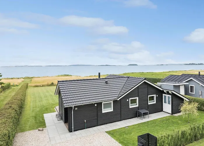 3 Bedroom Awesome In בית נופש