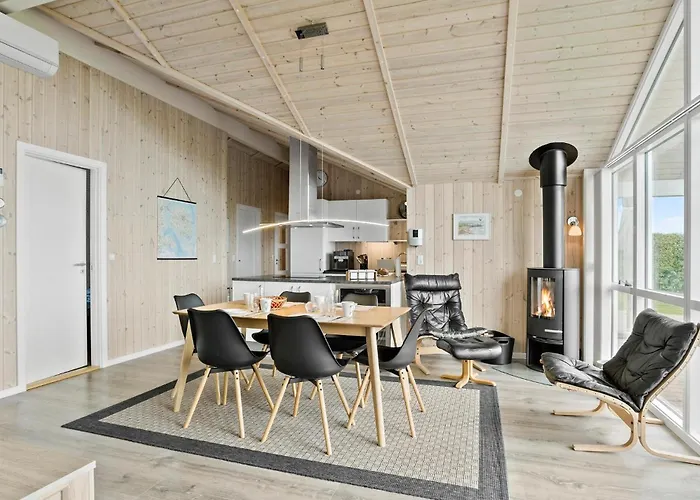 3 Bedroom Awesome In בית נופש *